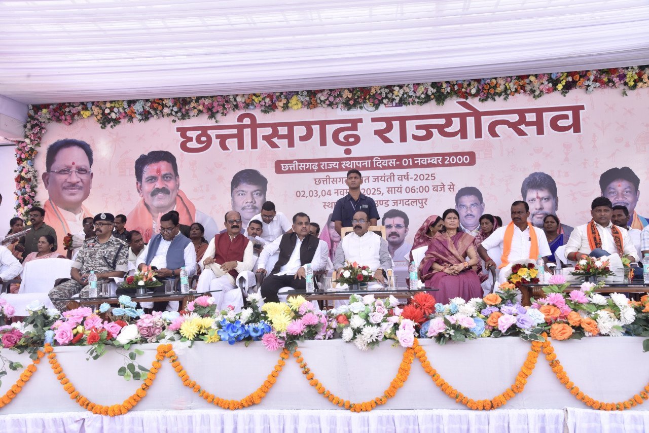 उप मुख्यमंत्री अरुण साव ने राज्योत्सव का किया शुभारंभ, विभागीय स्टॉलों का भी किया अवलोकन